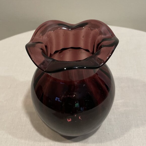 Vintage amethyst purple ruffled paneled handblown vase MCM Beacon Glass - Picture 1 of 13